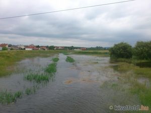 Áradás Koroncónál (Fotó: Kisalföld.hu)