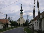 Nagypirit, utcakp a reformtus templommal (2008)